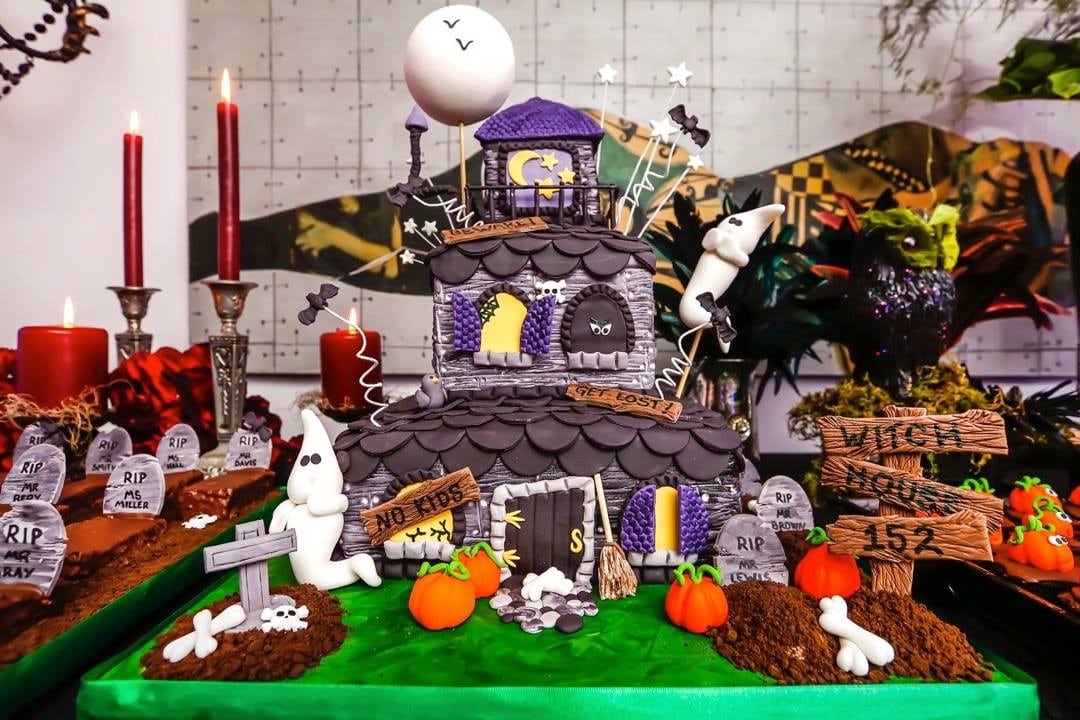 Bolo Casa da Bruxa para a sua Festa de Halloween com Pasta Americana