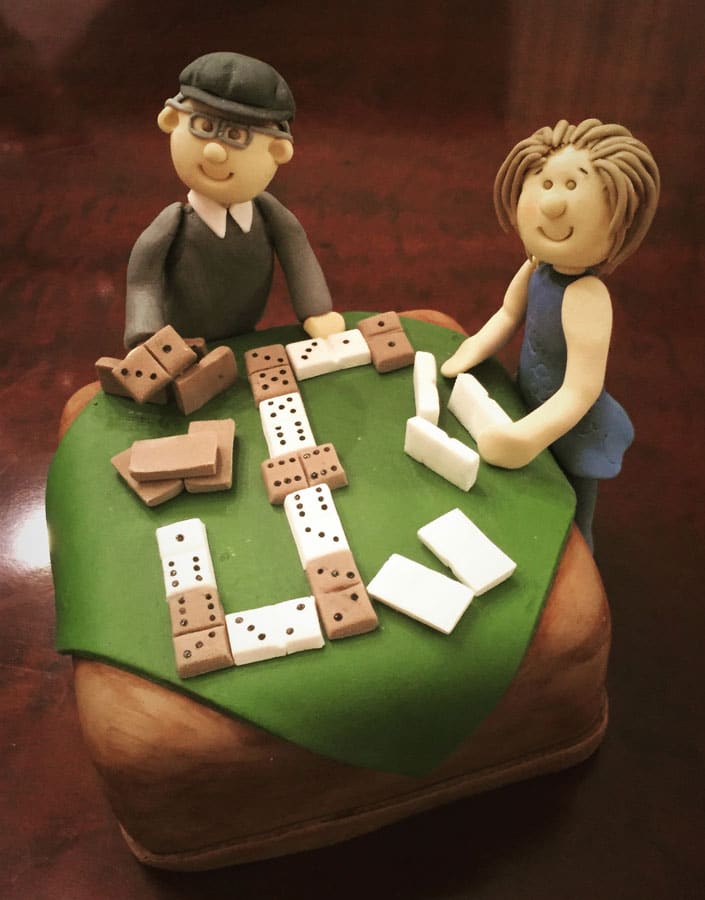 Bolo de Bodas Casal Jogando Dominó Personalizado c/Pasta Americana