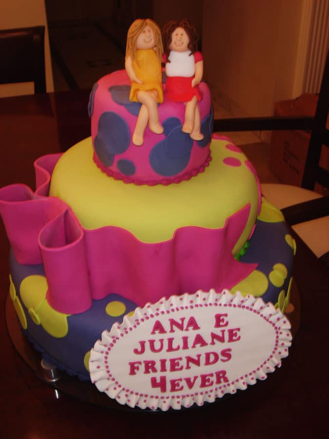 Bolo Friends Forever: A Homenagem Perfeita para Sua Melhor Amiga