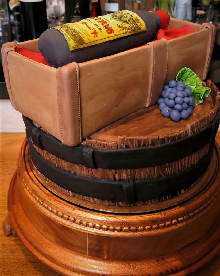 Bolo Garrafa de Vinho: O Brinde Perfeito em Pasta Americana
