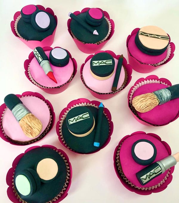 Toledo Bolos - Bolos decorados, Cupcakes e Doces personalizados para sua  festa no Rio de Janeiro: Bolo Maquiagem M.A.C.